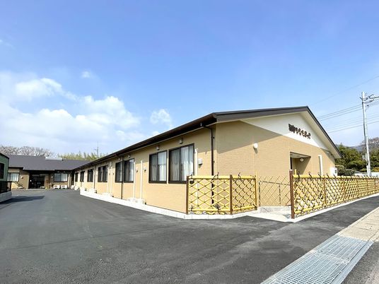 平屋建ての建物の外観写真。別邸ひなたぼっこの外観
