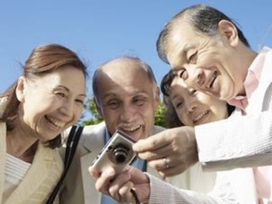 同年代の仲間と過ごす