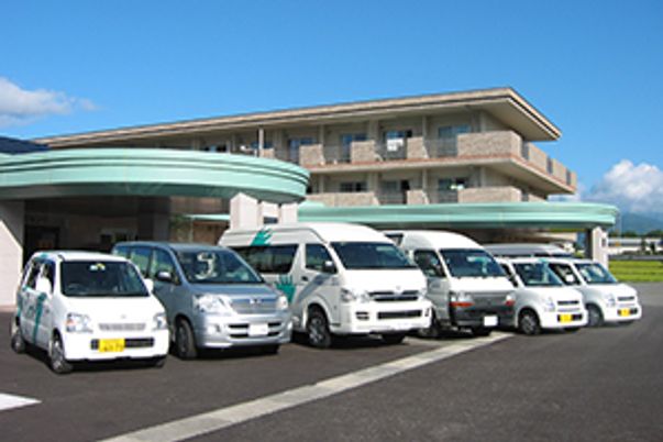 道路に車6台