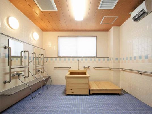 お住まいには小さな簡易型のキッチンが取り付けられています。簡単に調理できるので大変便利と大好評です。