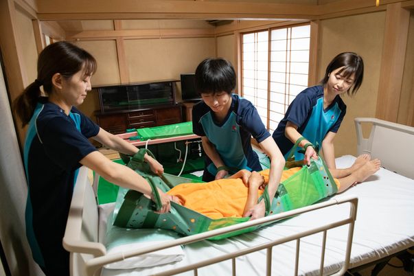 ケアスタッフの居室作業