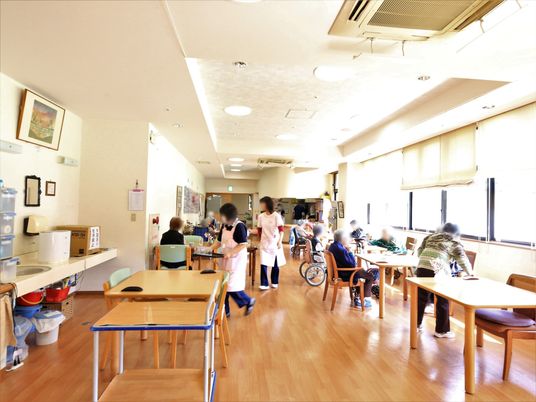 共用食堂の日常風景