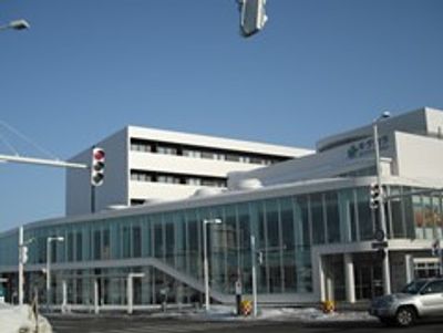 モダンな建物のエントランス