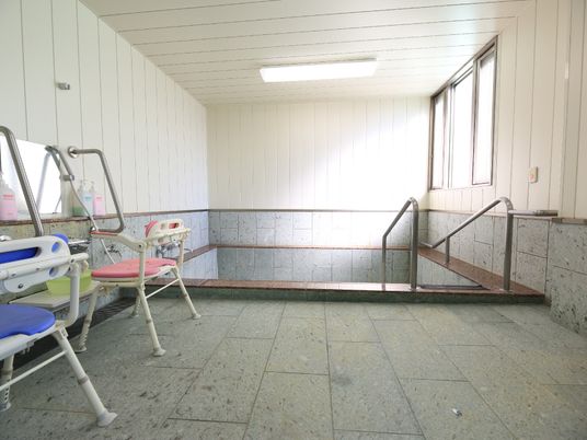 浴室の設備と手すり