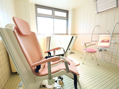 明るい清潔な浴室