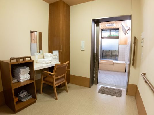  居室の一部と廊下  