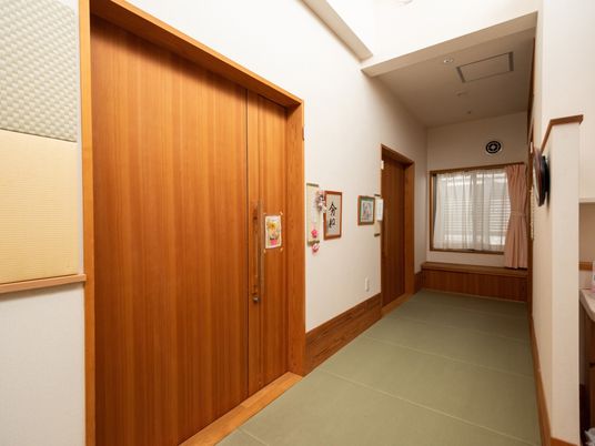 廊下の清潔な和室風景