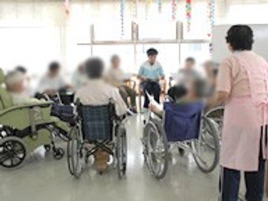 人々が集うリビング