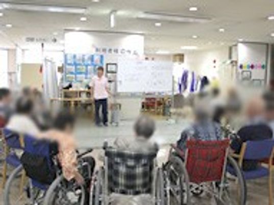 和やかな集会の様子
