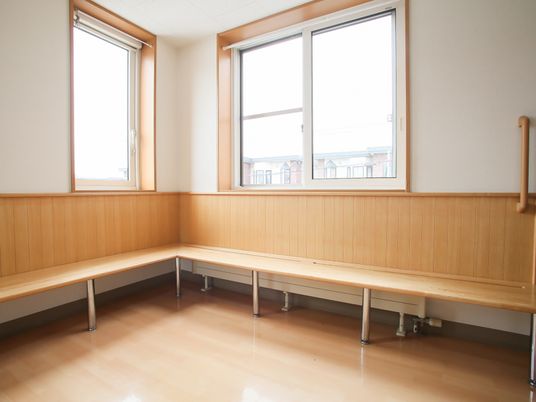 広々とした明るい休憩室