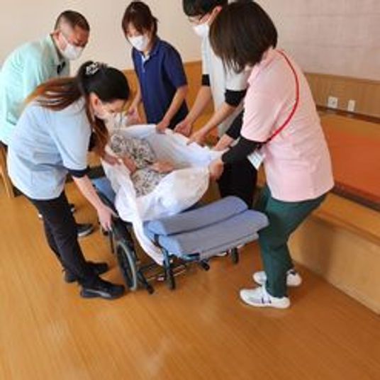 リビングでの介助