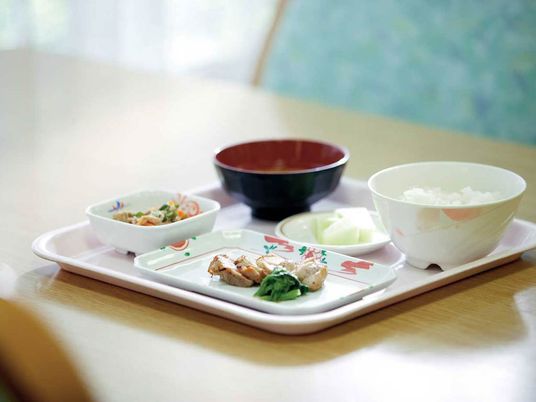 食事が並ぶテーブル