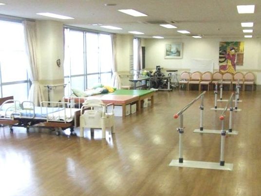 開放的な機能訓練室