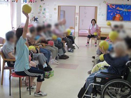 活動中の明るい空間