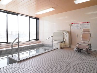 バリアフリー設計の浴室