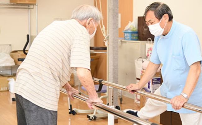 リハビリの様子の機能訓練室  