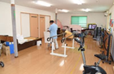 訓練機器のある室内