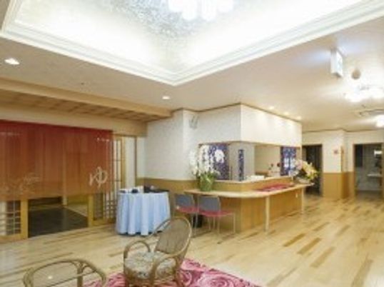 明るく広々とした受付エリア