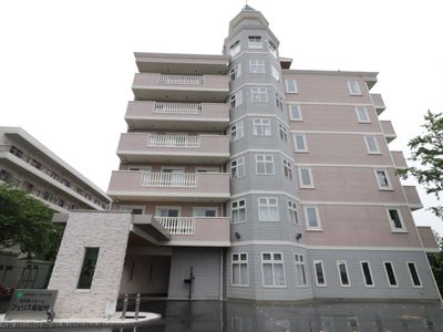 多階層の建物外観