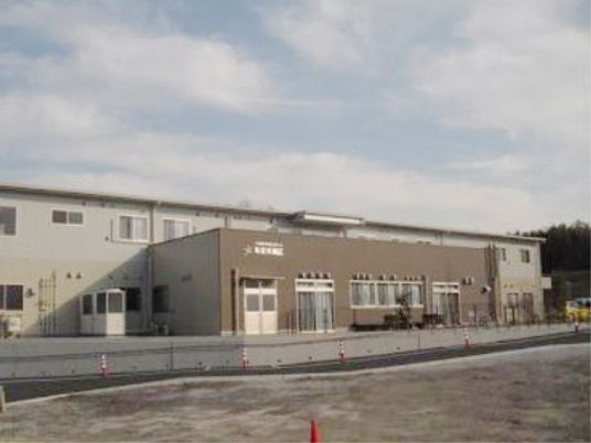 広々とした施設の外観
