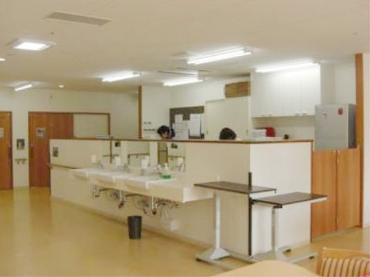 機能訓練室の明るい空間