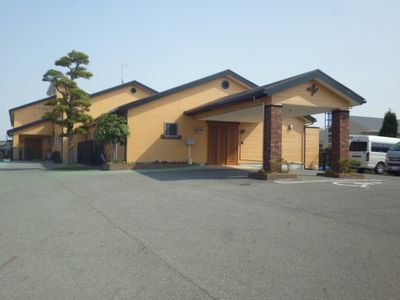 広々とした建物の外観