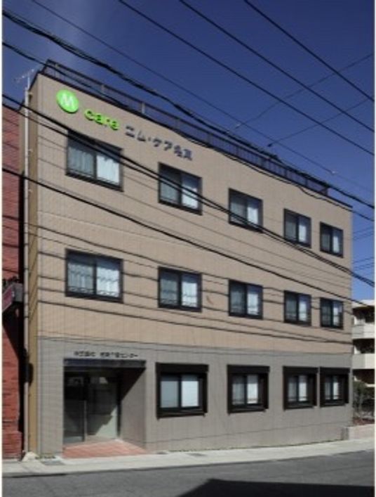 多階層の施設外観