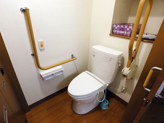 手すり付きトイレ設備