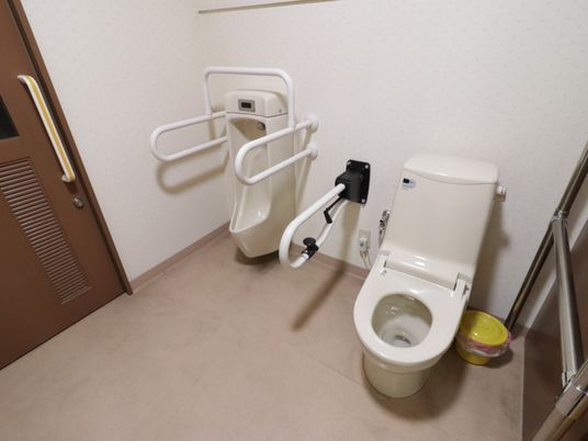 バリアフリー設計のトイレ