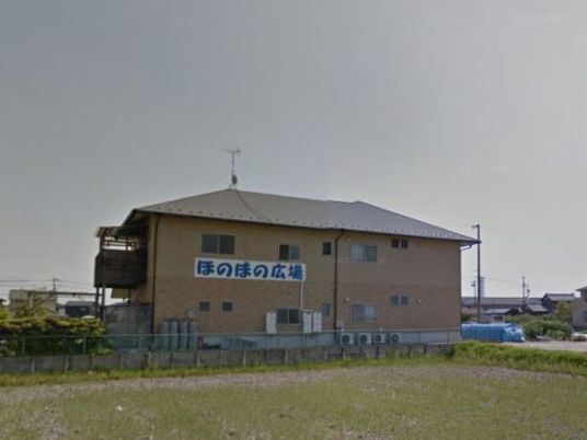 穏やかな外観の建物