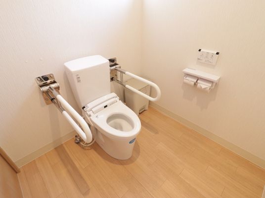 バリアフリー対応のトイレ