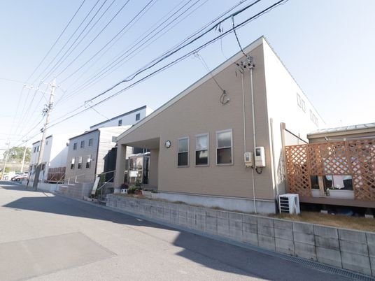 きれいな外観の建物