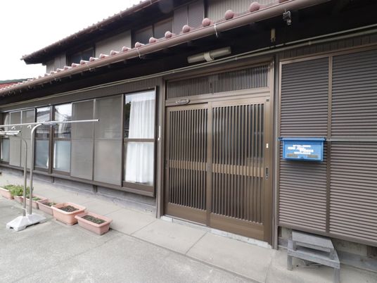 和風のエントランス外観