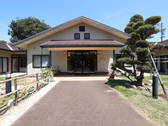 落ち着いた雰囲気のエントランス