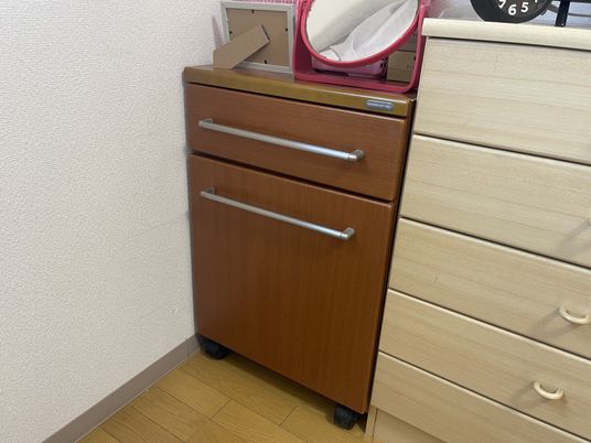 引き出し付き家具の居室