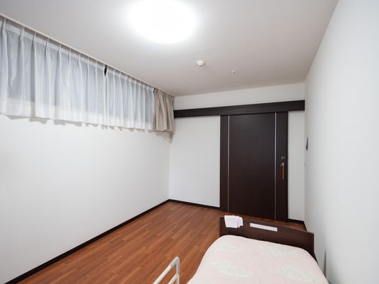 シンプルな居室の一角