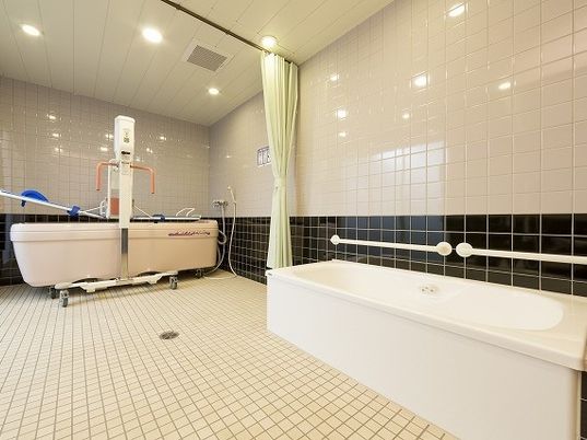 快適な施設の浴室
