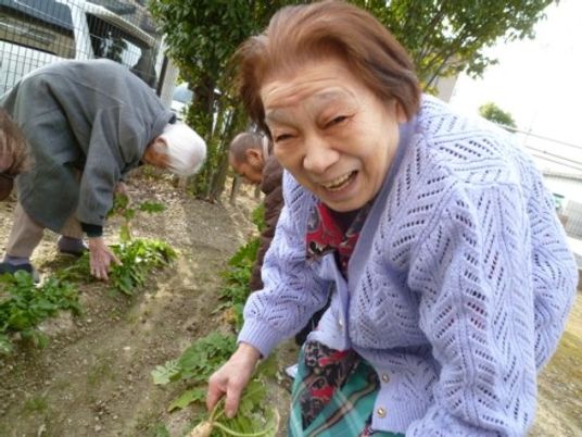 庭で笑顔の活動