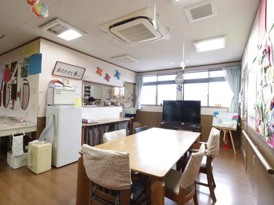 広々とした明るい居室