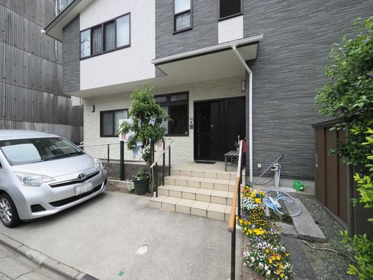 建物のエントランス周辺