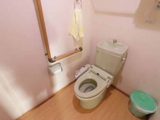 手すり付きトイレ空間