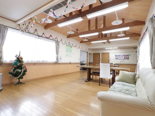木目調の温かみのある居室
