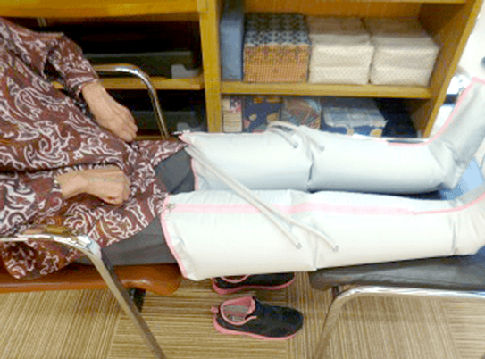 安楽椅子に座る人