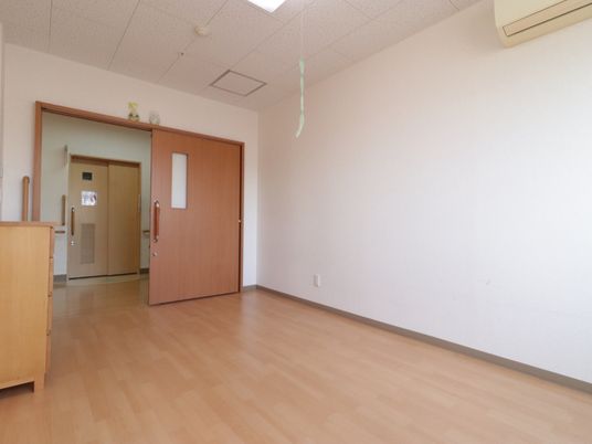 広々とした居室の一室