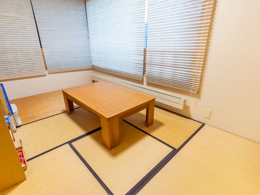 座卓と畳のある和室