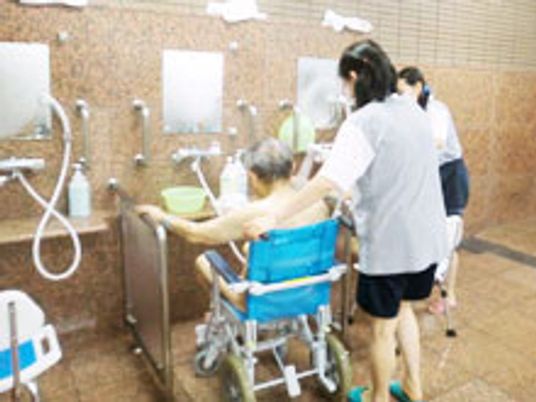 介助が行われる浴室