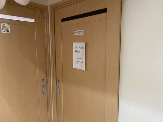 個室の出入口