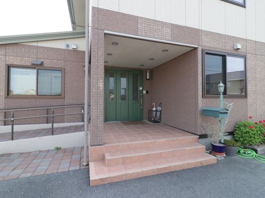 建物入口と手すり