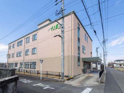 ピンクの建物の外観