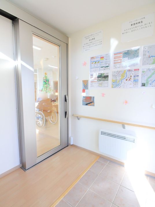明るいエントランス通路
